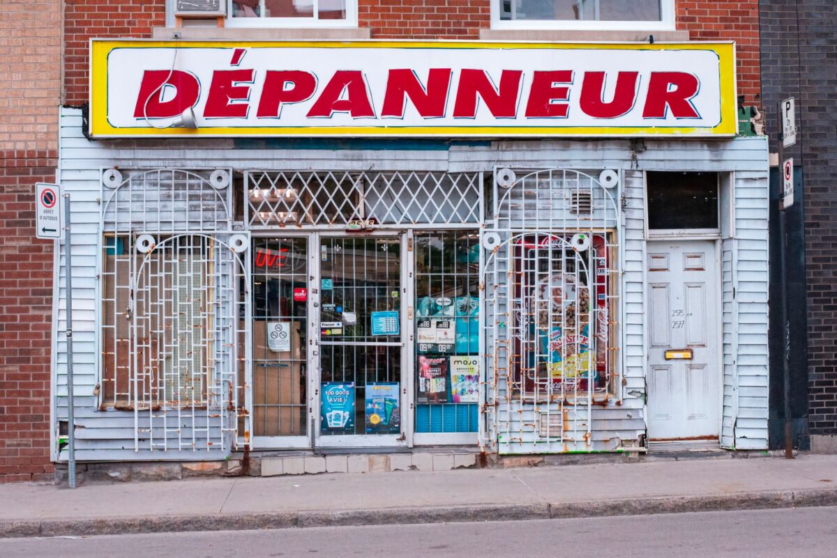 révèle image locaux éléments visuels expliquent